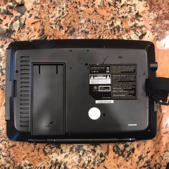 Ematic ED929D 9" Dual Screen Portable DVD Player with Dual DVD Preowned - Picture 3 of 6